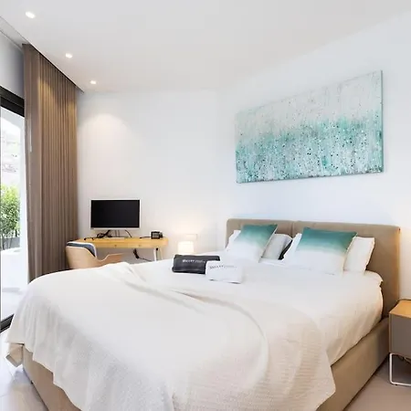 Apartamento Garden Serenity Retreat And Workspace With Heated Pools And Gym