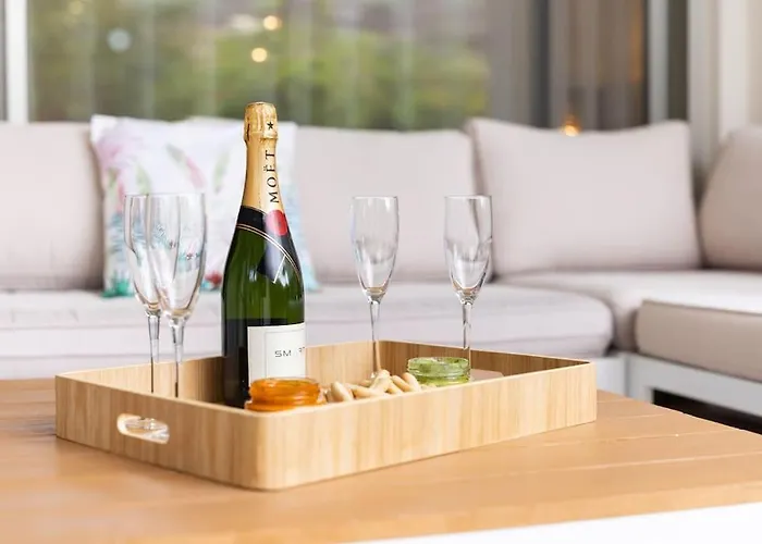 公寓 Garden Serenity Retreat And Workspace With Heated Pools And Gym