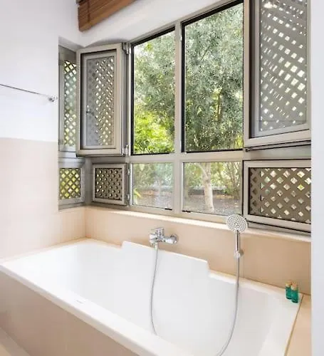 Garden Serenity Retreat And Workspace With Heated Pools And Gym 公寓 *