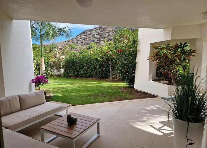 Garden Serenity Retreat And Workspace With Heated Pools And Gym 公寓